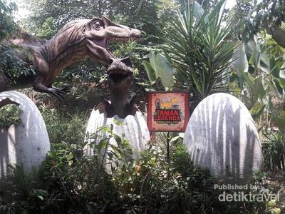 Bertemu Dinosaurus di Taman Mini Indonesia Indah