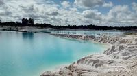 Biru Cantik Danau Kaolin di Belitung yang Menyihir