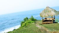 Birunya Pantai Menganti di Kebumen