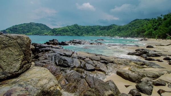 Bisa Apa Saja di Pantai Wediombo Gunungkidul?