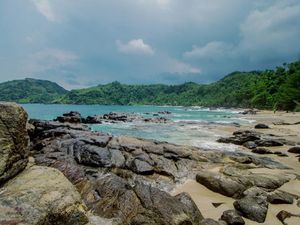 Bisa Apa Saja di Pantai Wediombo Gunungkidul?