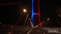 Bukan Golden Gate, Ini Jembatan Suramadu dari Madura