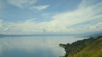 Bukan Laut, Ini Danau Cantik di Poso
