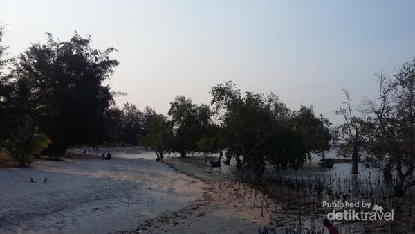 Bukan Tempat Angker, Ini Pantai Jelita di Pulau Bangka