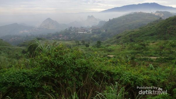 Bukit Karst di Citatah, Keren Banget!