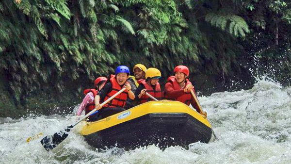 Byur! Menjajal Serunya Rafting di Sei Bah Bolon, Sumut