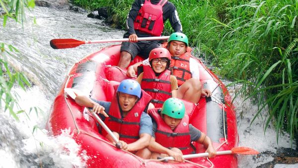 Byur! Rafting Akhir Pekan di Situ Cileunca, Pangalengan