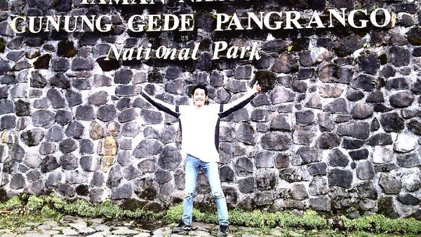 Byur! Rasakan Segarnya Air Terjun Pangrango