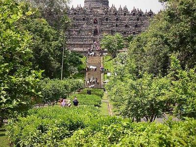 Candi Borobudur Dalam Bidikan Kamera