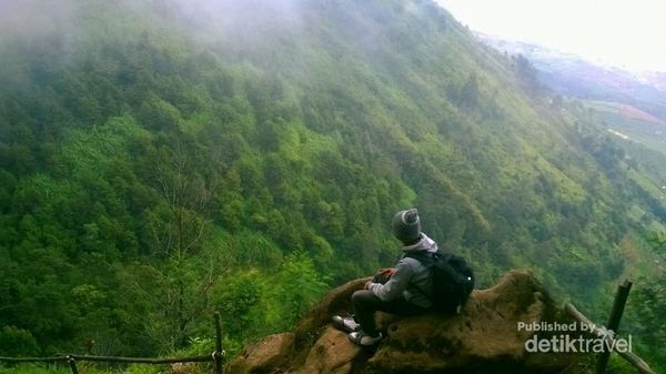 Cantiknya Golden Sunrise Puncak Sikunir