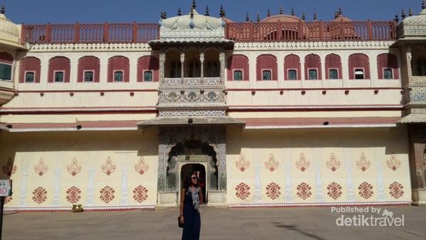 Cantiknya Istana Kota Jaipur yang Bernuansa Pink