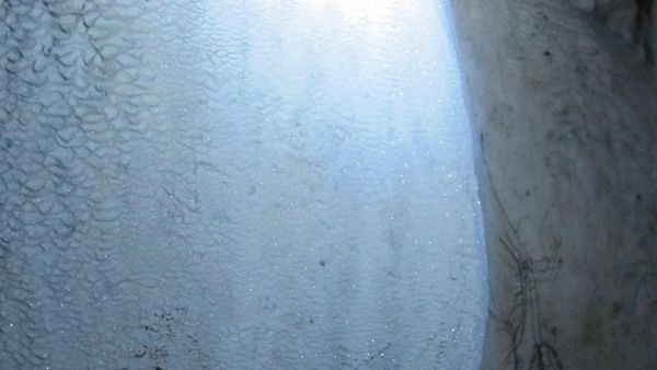 Cantiknya Kemilau Stalaktit di Gua Batu Cermin