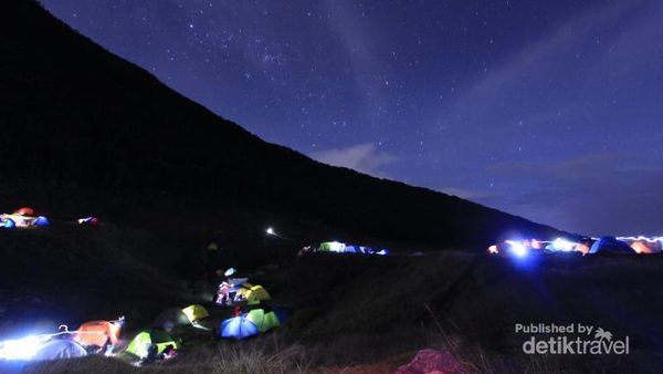 Cantiknya Lautan Bintang di Gunung Gede