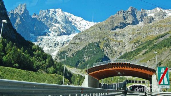 Cantiknya Mont Blanc, Puncak Tertinggi Pegunungan Alpen