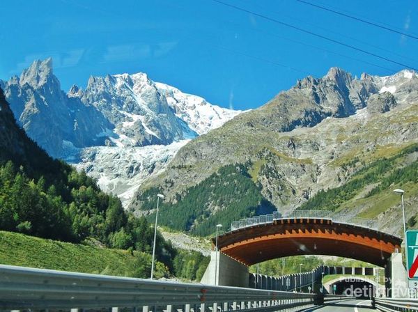 Cantiknya Mont Blanc, Puncak Tertinggi Pegunungan Alpen