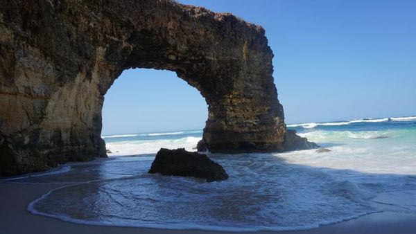 Cantiknya Pantai Mbawana di Sumba