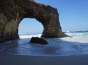 Cantiknya Pantai Mbawana di Sumba