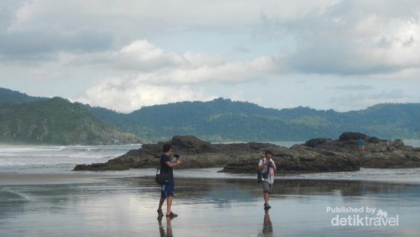 Cantiknya Pantai Rajegwesi Seperti dalam Mimpi