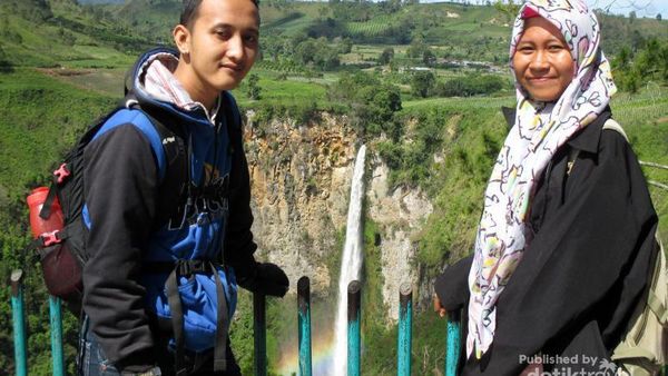 Cantiknya Pelangi di Air Terjun Sipiso-piso
