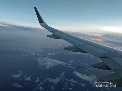 Cantiknya Sorong dari Sayap Pesawat