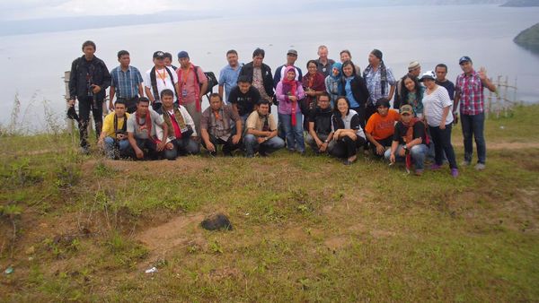 Cara Lain Menikmati Danau Toba: Naik Kapal dari Balige!