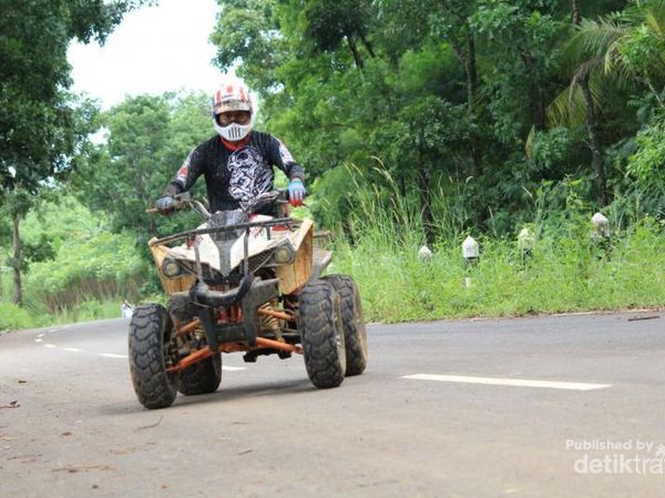 Cara Lain Menikmati Keindahan Bukit Hambalang