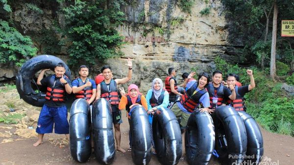 Cave Tubing di Gua Pindul yang Seru Banget!