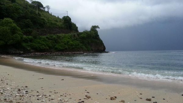 Cerah atau Mendung, Pantai Senggigi Tetap Cantik!