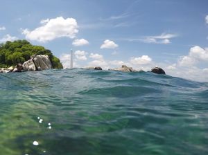 Coba Tebak, Pantai Cantik Ini Ada di Mana?