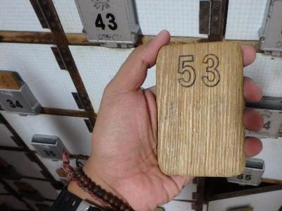 Cuma di Jepang, Kunci Loker Pakai Potongan Kayu!