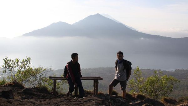 Dahsyatnya Matahari Terbit di Gunung Batur, Bali