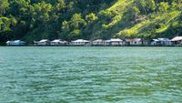 Damainya Hidup di Danau Sentani