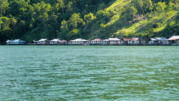 Damainya Hidup di Danau Sentani