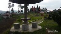 Danau Kembar yang Unik di Solok