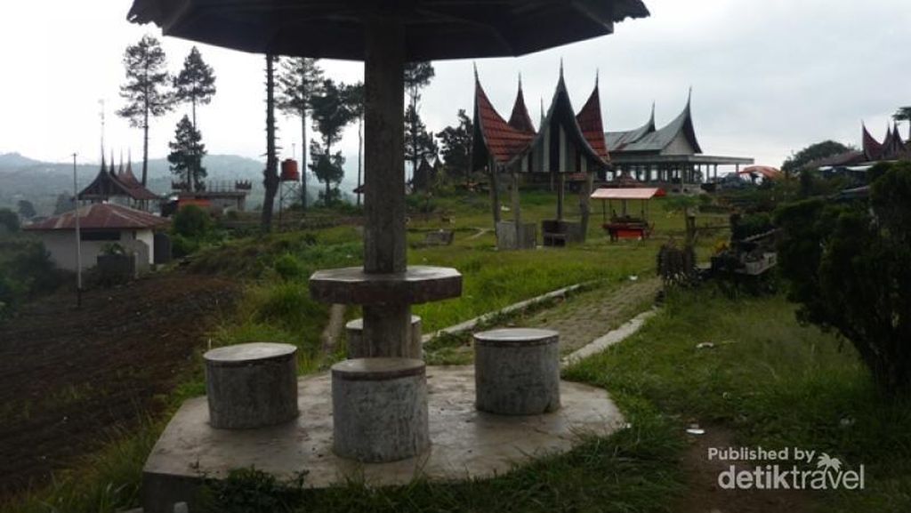 Danau Kembar yang Unik di Solok Danau Kembar yang Unik di Solok