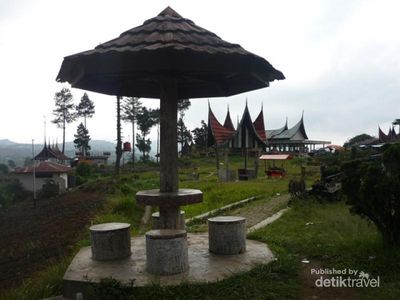 Danau Kembar yang Unik di Solok