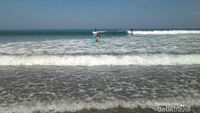 Dari Berjemur Hingga Surfing di Pantai Kuta