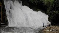 Derasnya Air Terjun Bantimurung