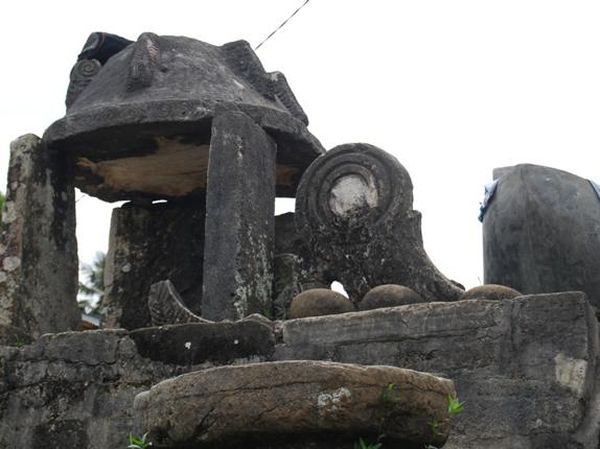 Desa Adat Hilisimaetano