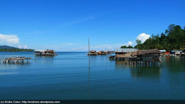 Desa-Desa di Atas Laut, Yapen, Papua