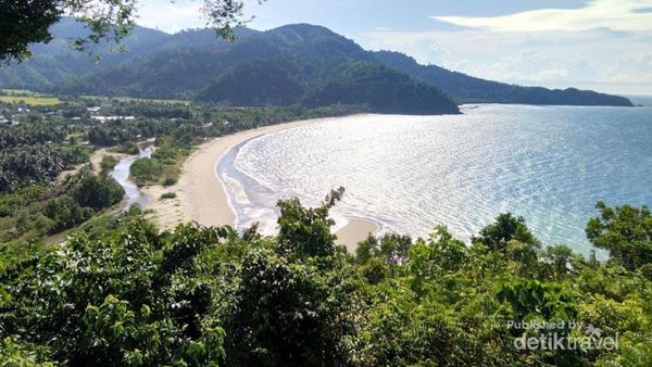 Destinasi Kamu Selanjutnya di Sulawesi Tengah: Pantai Diule