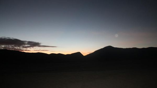 Detik-detik Bangkitnya Surya di Puncak Bromo
