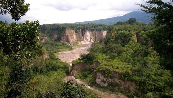 Di Sekitar Ngarai Sianok