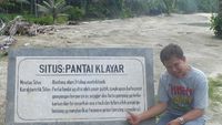 Dibuai Indahnya Alam Pantai Klayar, Pacitan