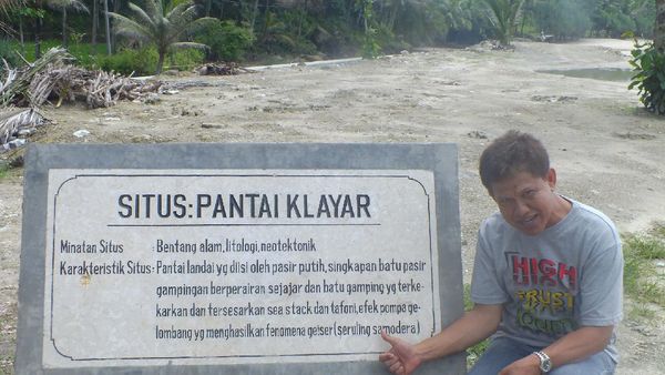 Dibuai Indahnya Alam Pantai Klayar, Pacitan