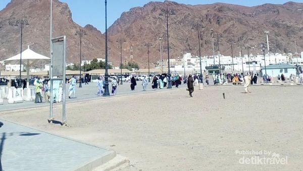 Dua Gunung yang Unik di Madinah