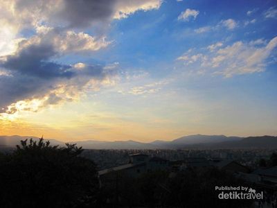 Eksotis! Begini Indahnya Langit Kiyomizu-dera Saat Senja