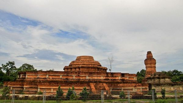 Eksotisme Batu Merah