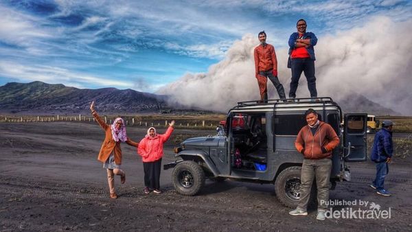 Erupsi Bromo yang Memanjakan Mata