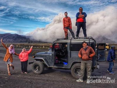 Erupsi Bromo yang Memanjakan Mata